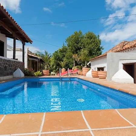 Charming House With Shared Pool In Vakantiehuis *